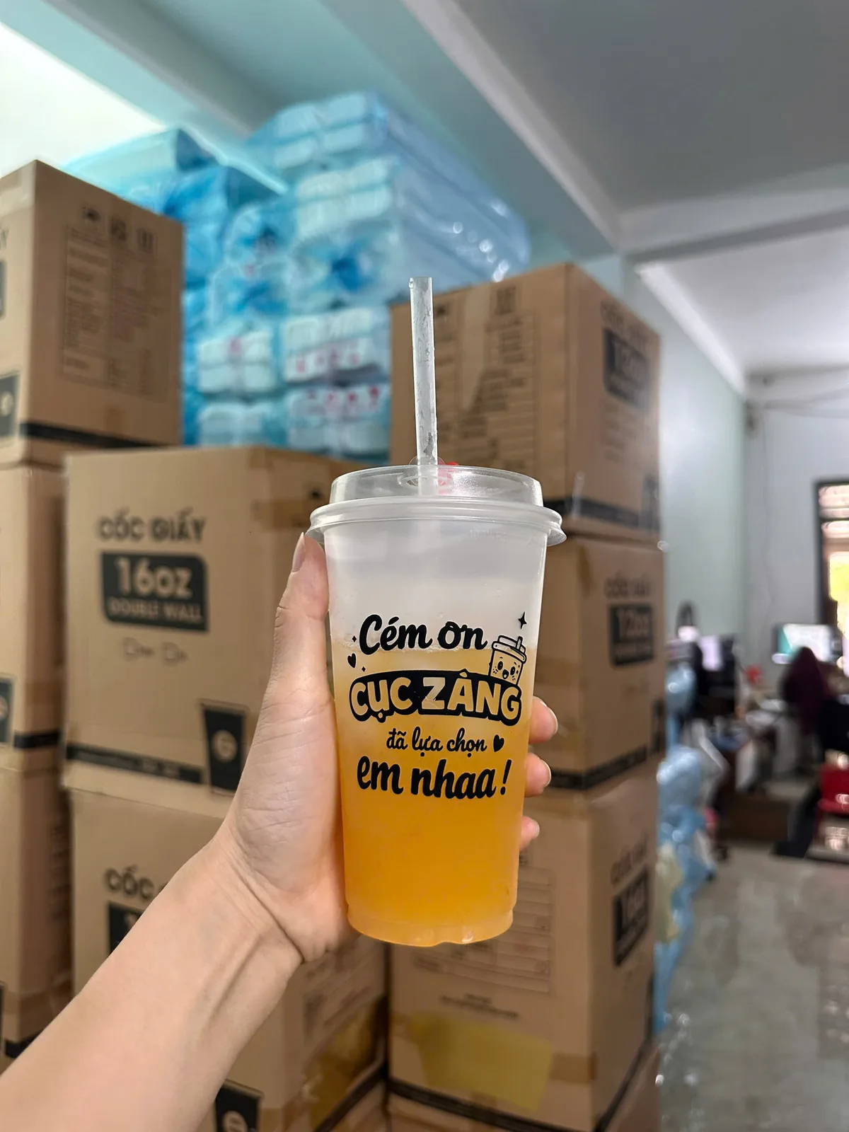 Mẫu cốc nhựa in logo thực tế tại xưởng In Hương Lan