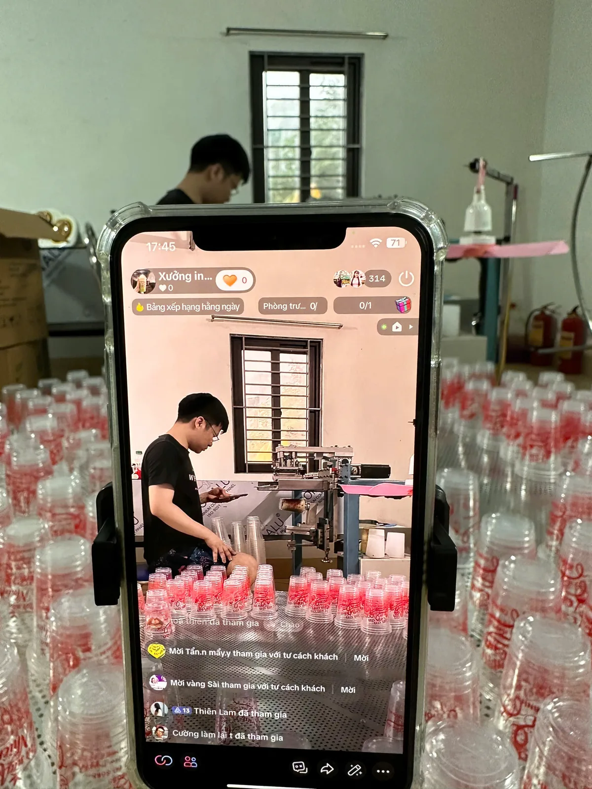 Mẫu cốc nhựa in logo thực tế tại xưởng In Hương Lan