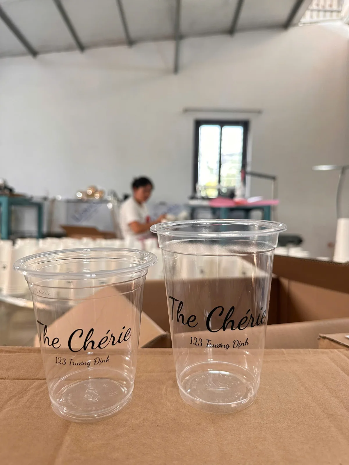 Mẫu cốc nhựa in logo thực tế tại xưởng In Hương Lan